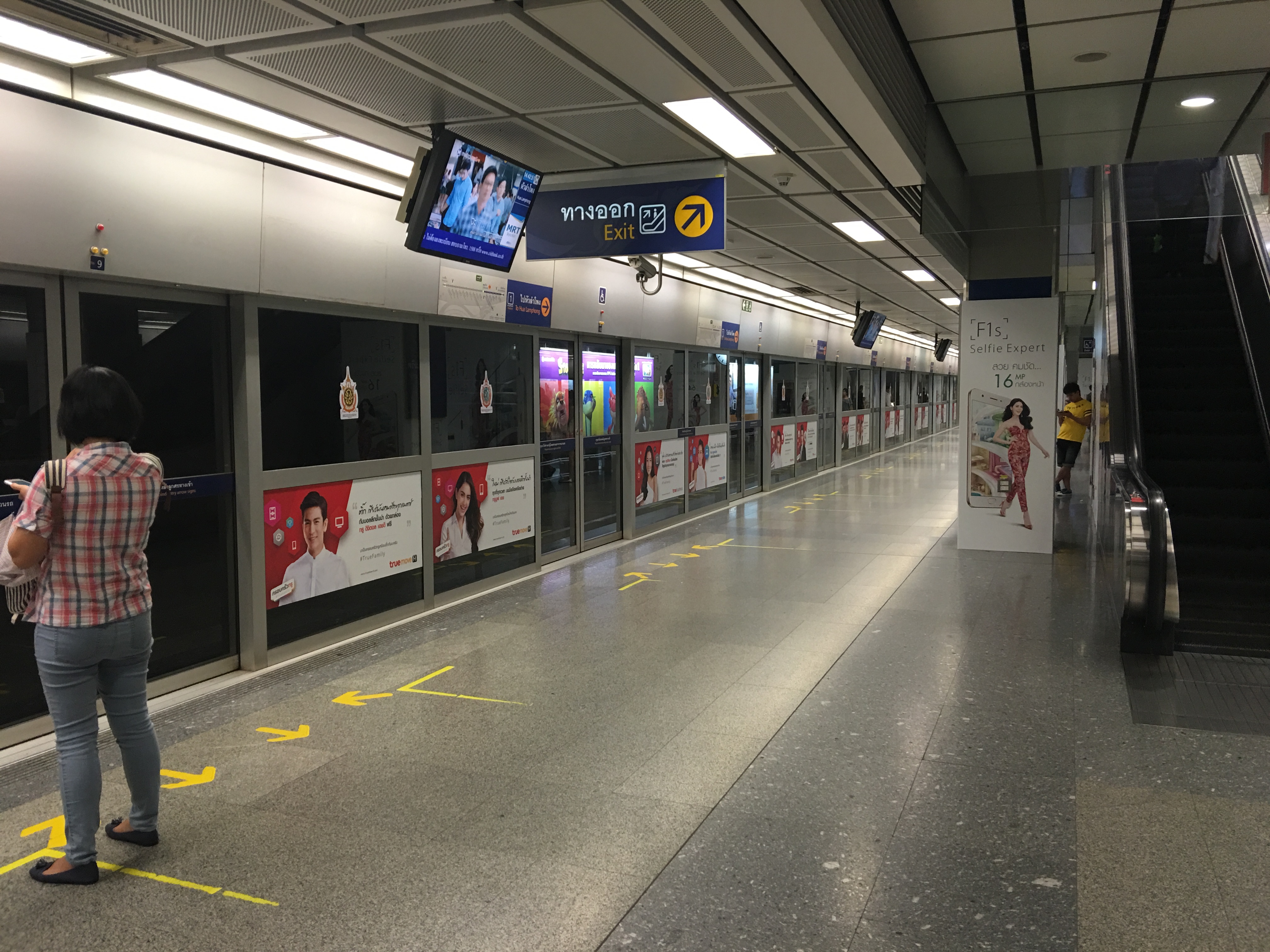 MRTスクムウィット駅: 徒歩すぐの場所から地下鉄へ素早くアクセス。